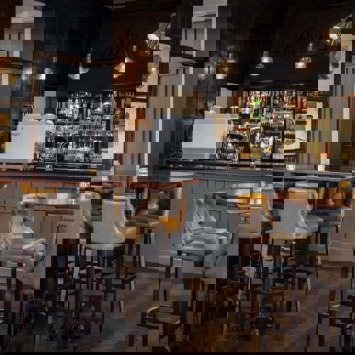 <p>MANOR & TERRACE BAR</p>