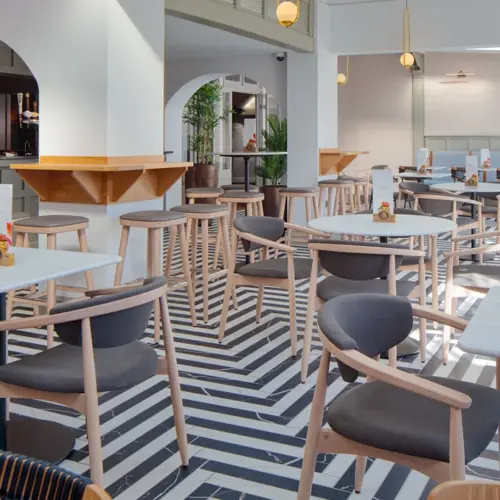 <p>MANOR & TERRACE BAR</p>